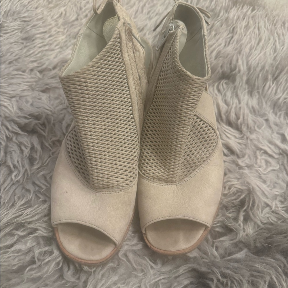 Paul Green Grey Booties in great condition SZ 8